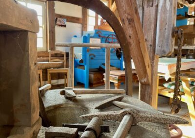 Geschrotet wurde an diesem Mahlstand.