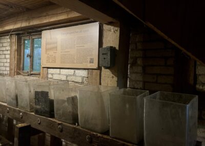 Ab 1908 verfügte die Mühle über eine Akkumulatoren-Anlage.