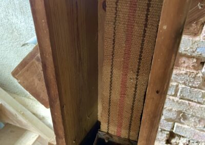 Über kleine Schaufeln an einem Endlosriemen wurde der Transport zwischen den Etagen realisiert.